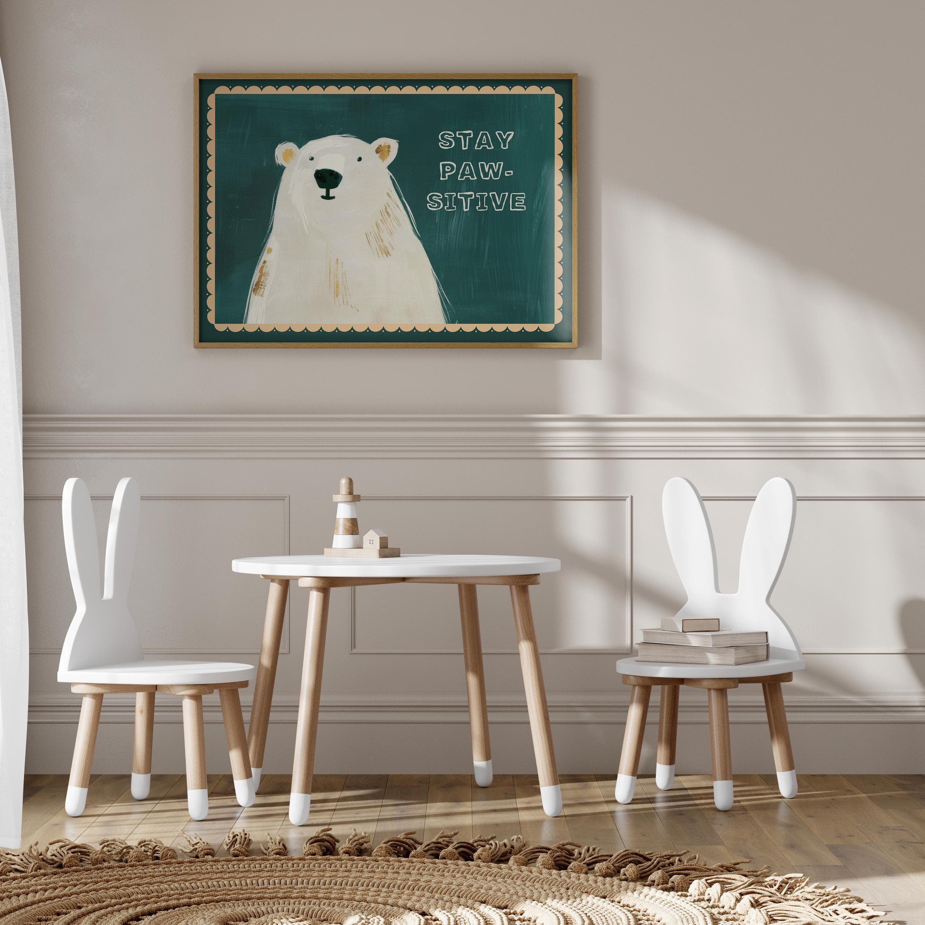 Poster Kinderzimmer Bär · Bear With Me Wortspiel · Lustiges Tierposter mit Spruch · Coole Wanddeko für Kinderzimmer · Dekoprint ohne Rahmen