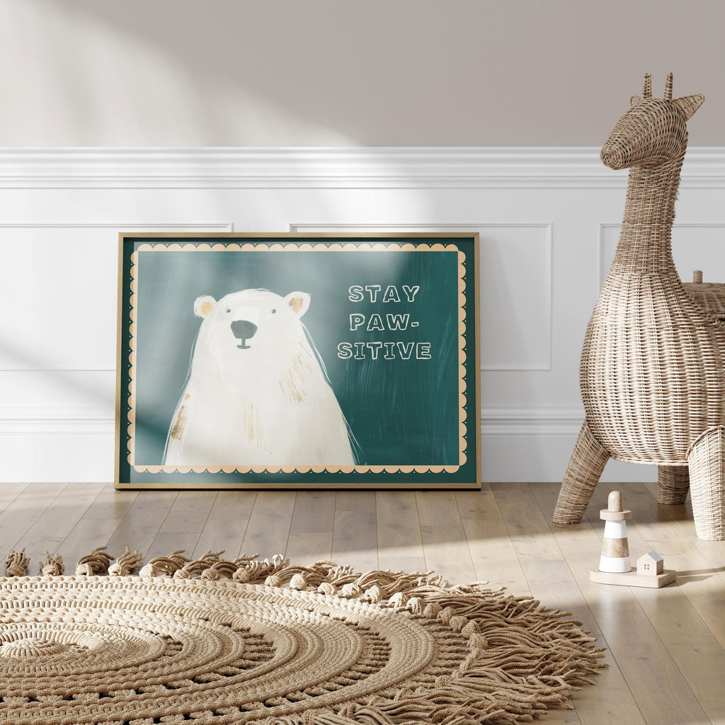Poster Kinderzimmer Bär · Bear With Me Wortspiel · Lustiges Tierposter mit Spruch · Coole Wanddeko für Kinderzimmer · Dekoprint ohne Rahmen